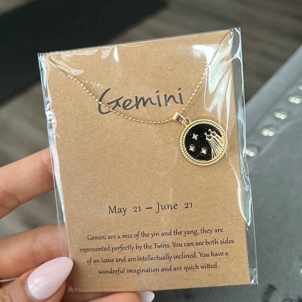 NWT Gemini Constellation Gold Chain Zodiac Sign Round Pendant Necklace
